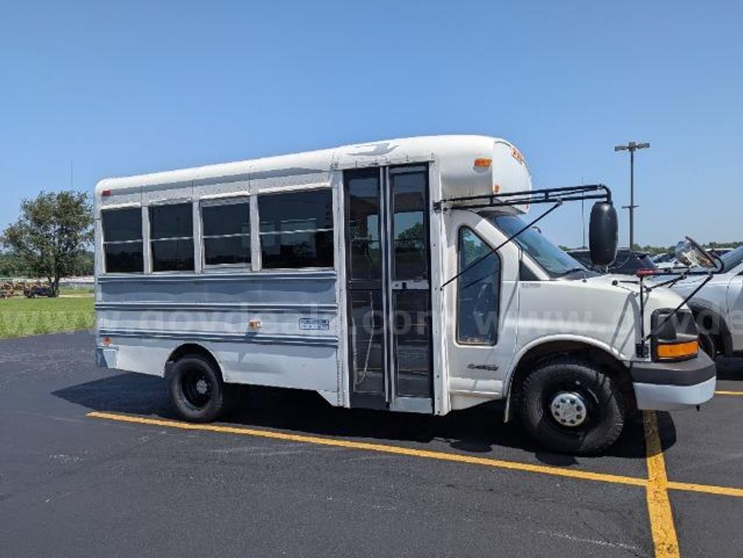 2003 Chevrolet Express Bus, 67007 Miles.