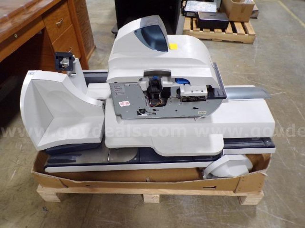 Lot of (1) Pitney Bowes MPR1 Postage Machine.