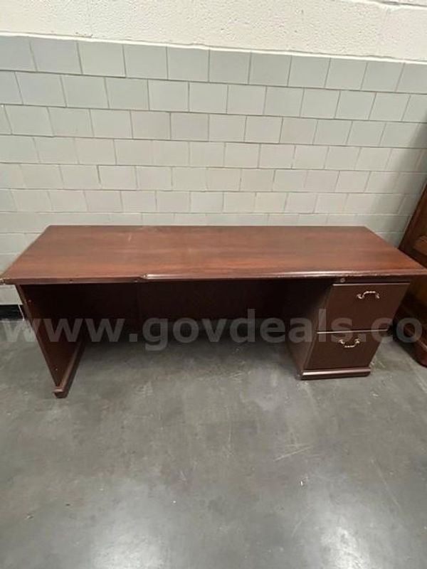 1 U shaped desk