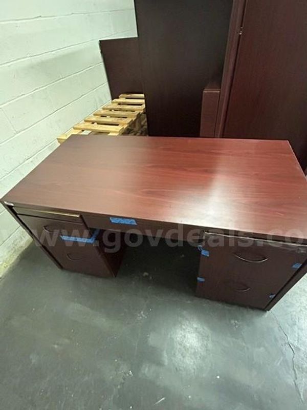 10 Desks