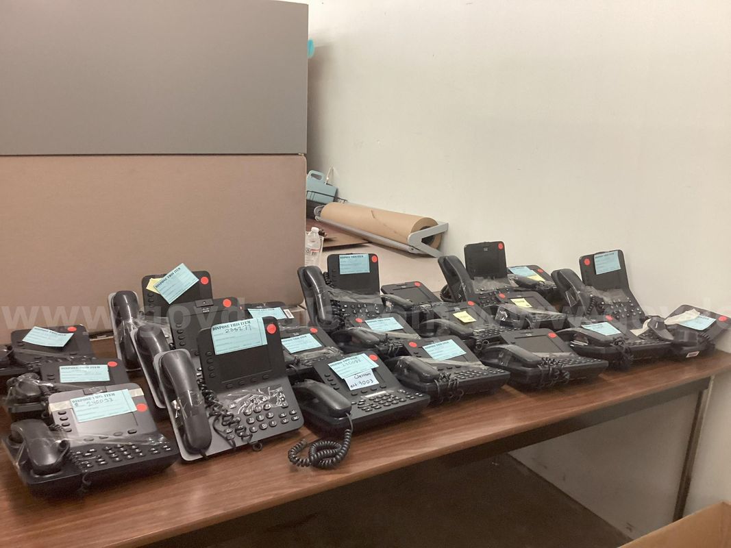 Lot of Cisco 8945 VOIP IP Telephones (power supply not included)