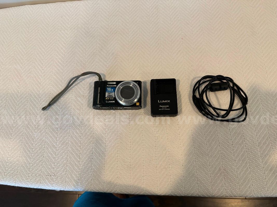Digital Camera (1)