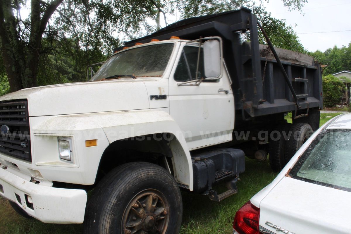 1989 F800 Dump Truck
