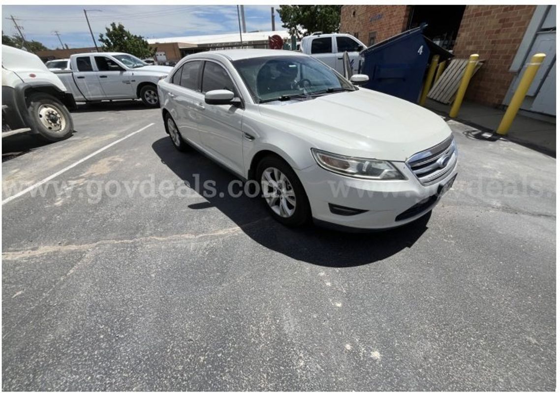 2011 Ford Taurus AWD Sedan