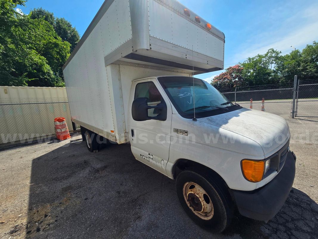 2005 Ford Econoline  Box Van Operational Condition Unknown.