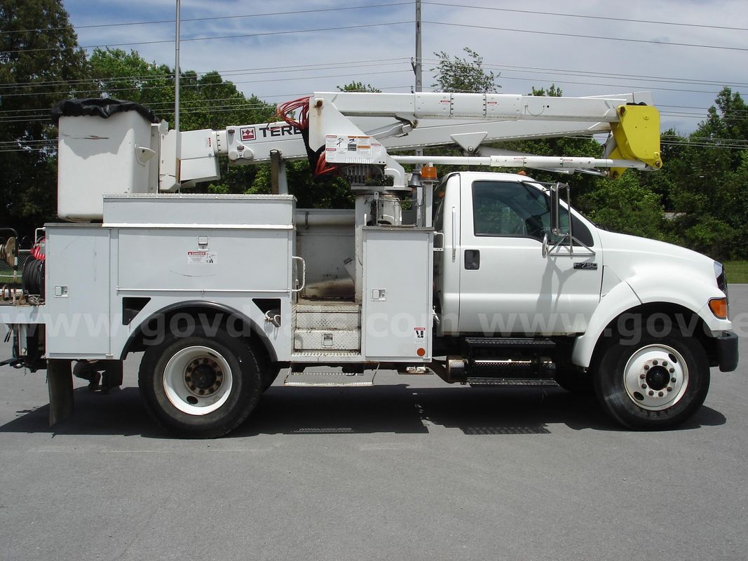 2009 Ford F750 with Terex TL45M Aerial Device