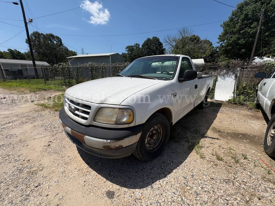 1999 Ford F-150 WS Reg. Cab Short Bed 2WD