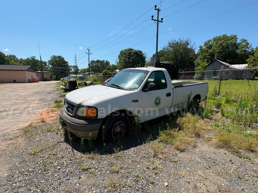 2004 Ford F-150 Heritage XL 2WD