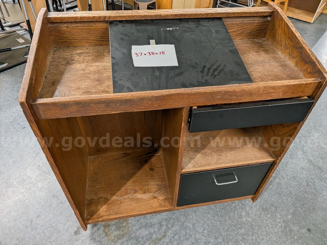Rolling storage with sliding pedestal 37x38x18