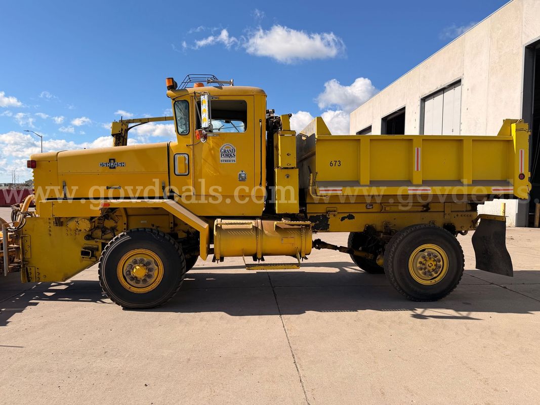 1993 Oshkosh Plow truck