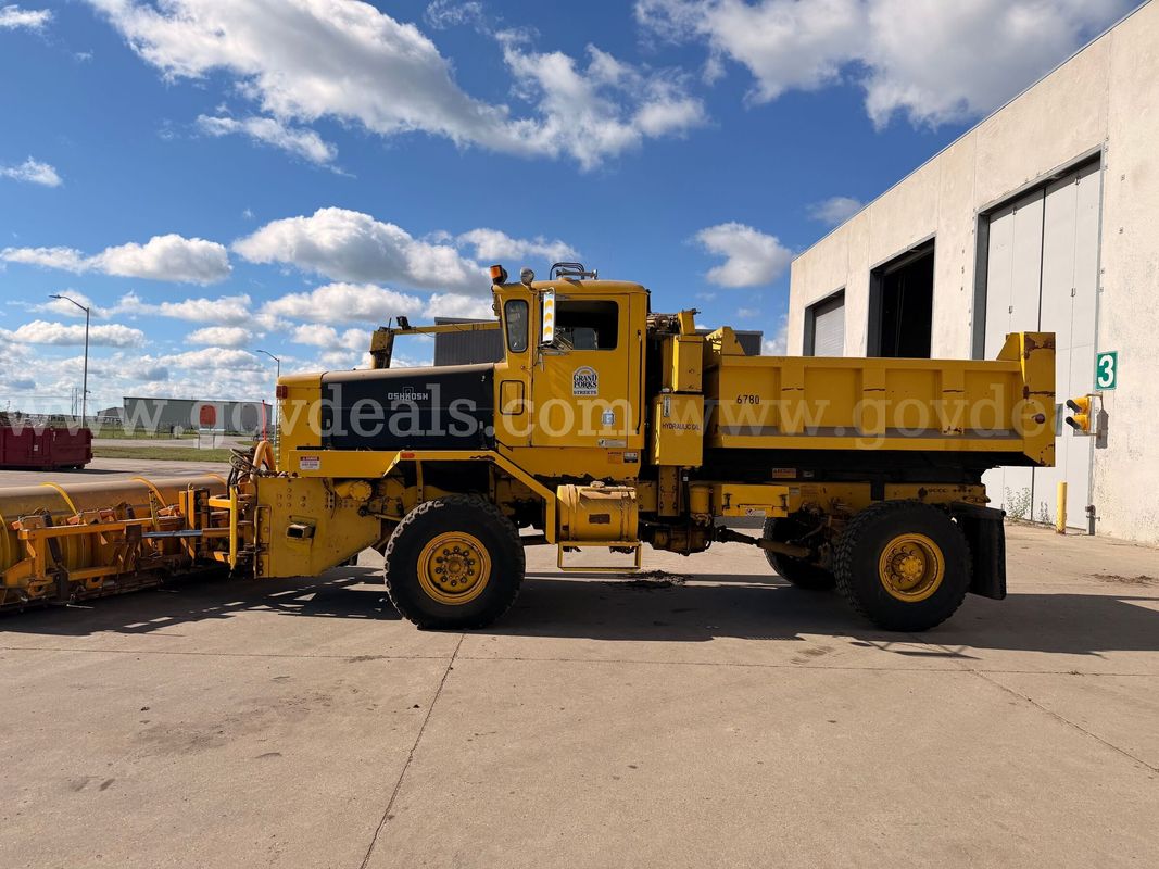 1996 Oshkosh Plow truck