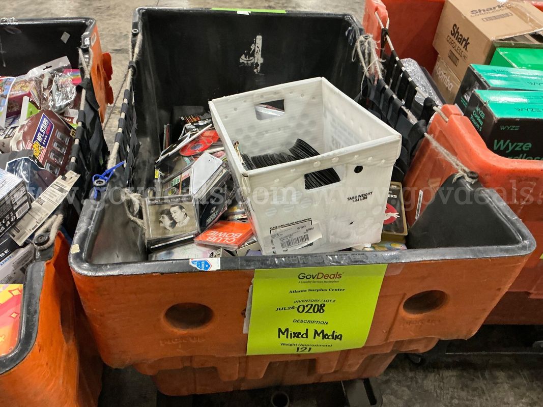 Mixed Media: (Hamper)(JUL26-0208)
