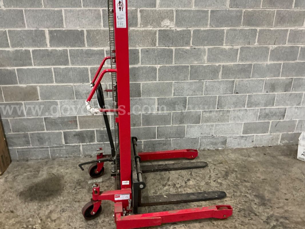 General Merchandise: Large Items (Gaylord)(Manual stacker)(JUL26-0814)