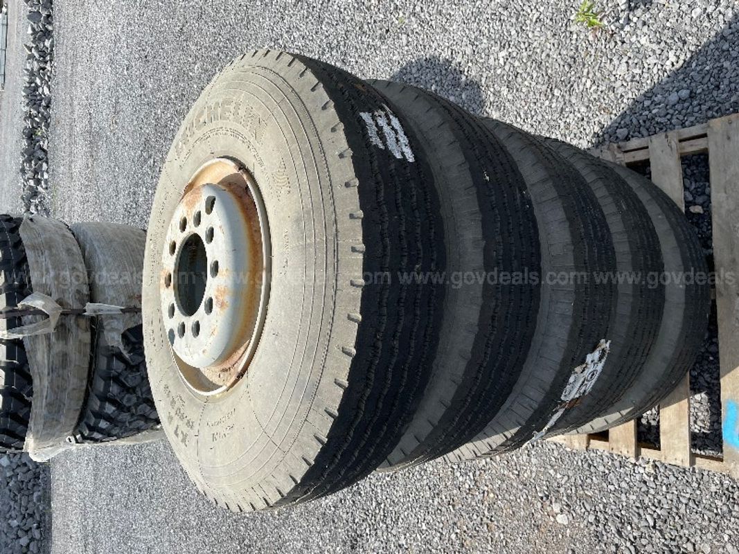 5 tires 10.0R 15
