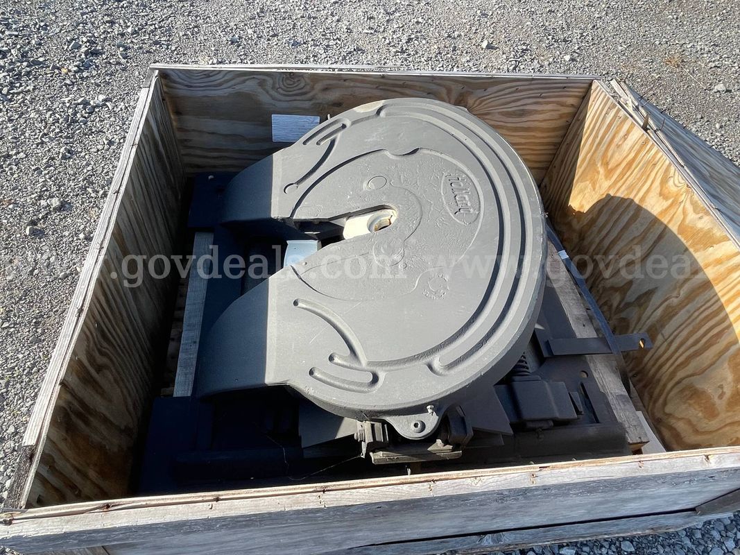 Holland fifth wheel coupler and frame