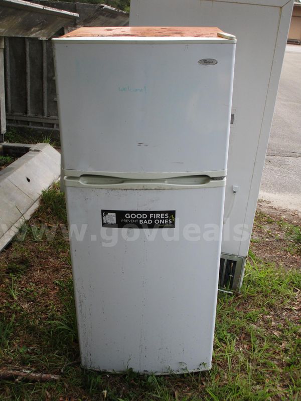 (1) Used White, Whirlpool Fridge, Et0msrxtq02; Parts Or Repair