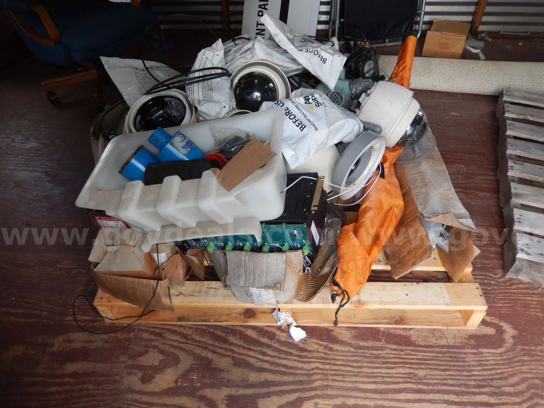 Used (1) Pallet Of Assorted Traffic Equipment