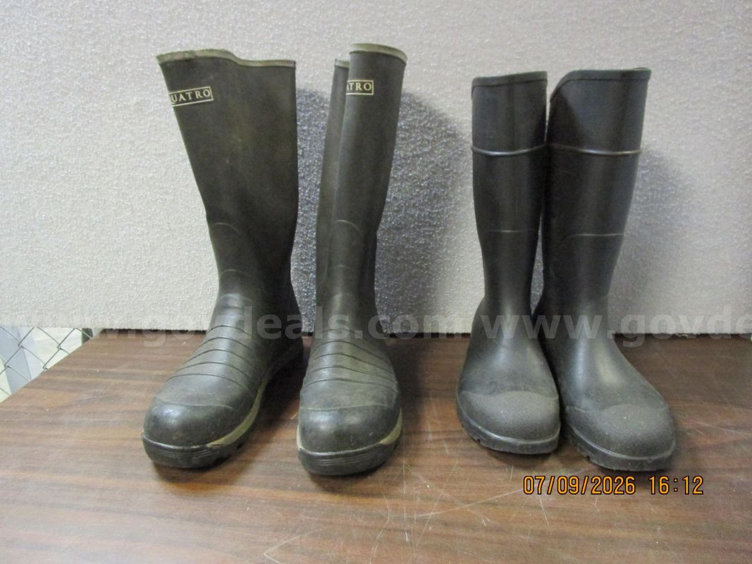 Used (1) Pair Quatro Skellerup Boots, Size 12 (1) Pair No Name Black Boots, Size 11