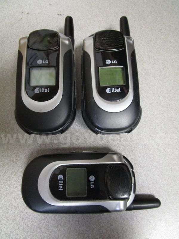 (3) Used Lg Alltel Flip Phones, Ax390