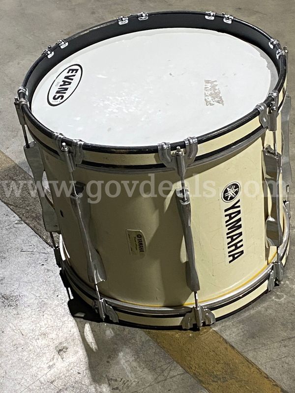 1 Yamaha marching snare drumm