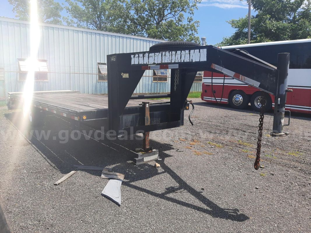 BIGTEX GOOSENECK FLATBED TRAILER