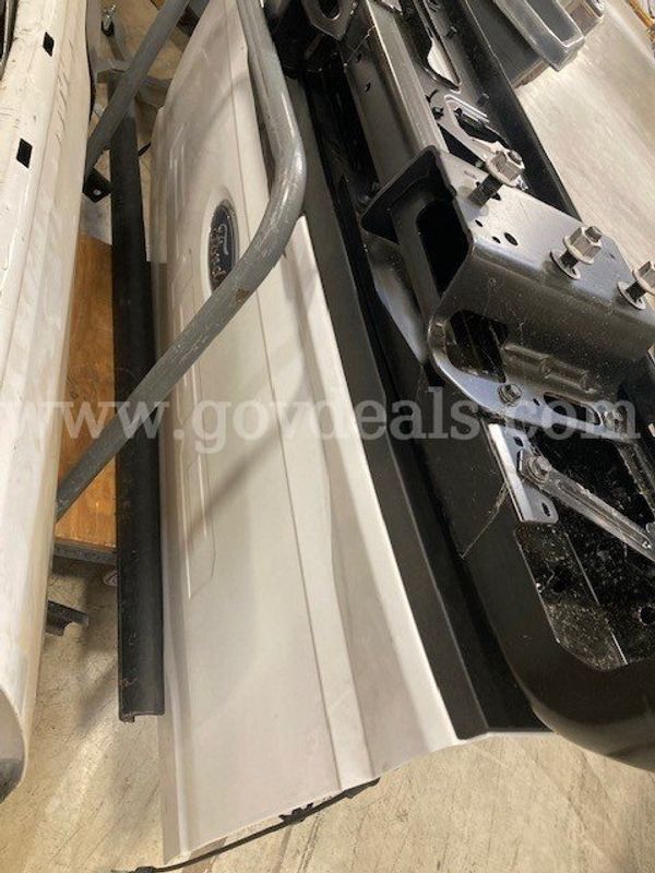 Ford Pickup Tailgate/Bumper X2
