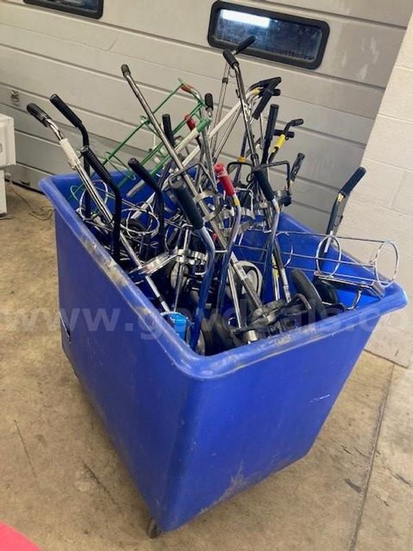 Bin of bottle carts