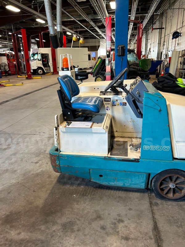 2004 Tennant 6 Sport Ride on Sweeper