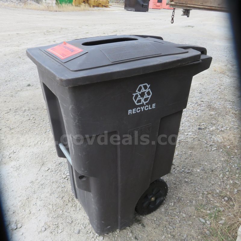 Toter Incorp. Recycling Bins with wheels with some lids - Lot of 25