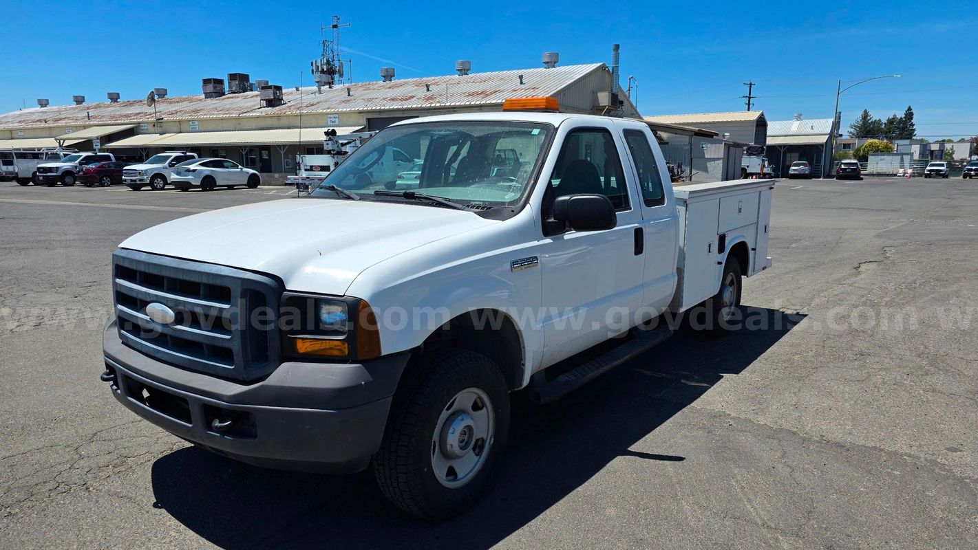 2006 Ford F-250 SD XL SuperCab Long Bed 4WD