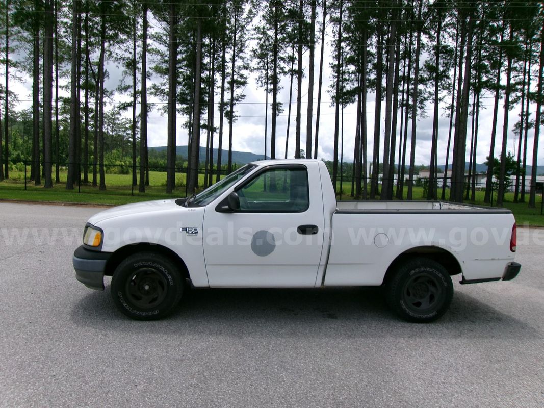 2003 Ford F-150 XL 2WD