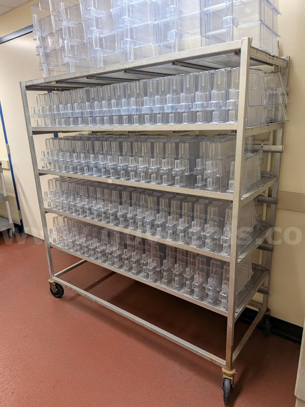 Automatic watering rack for rodents