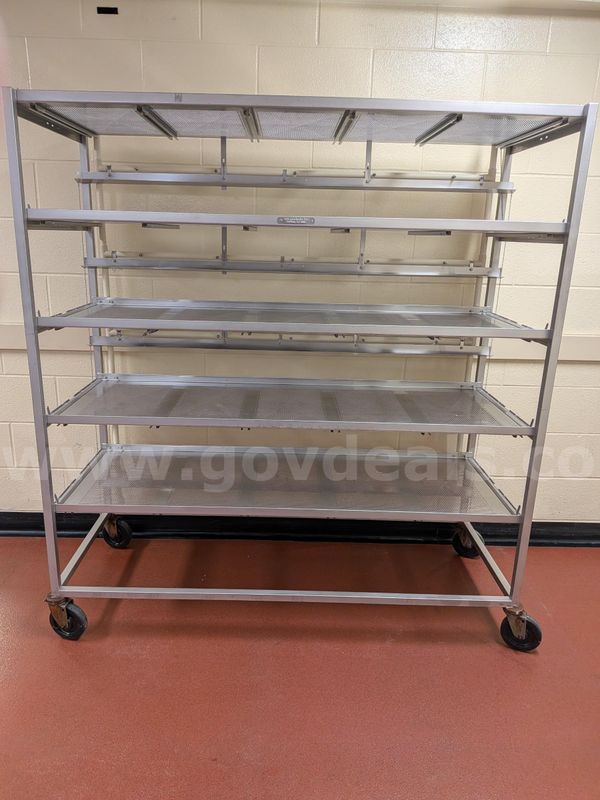 Automatic watering rack for rodents