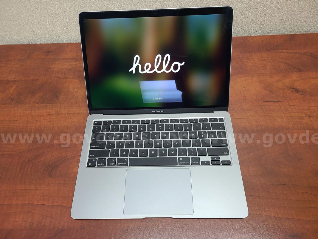 1 Apple MacBook Air