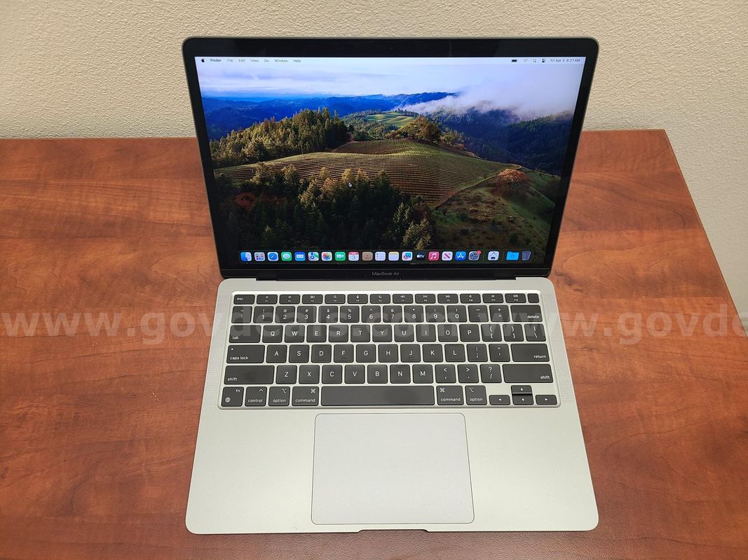 1 Apple MacBook Air