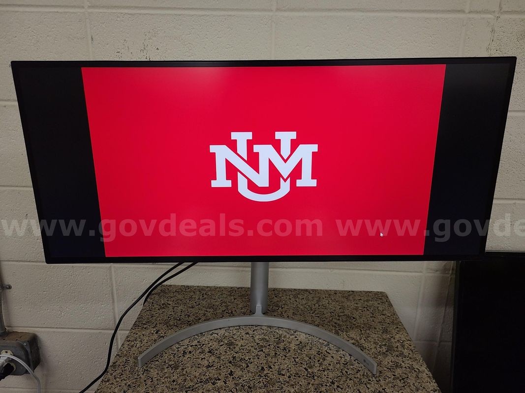 1 LG Monitor (34 inch)
