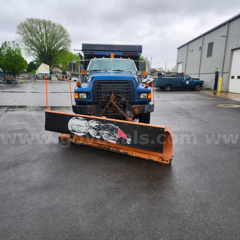 1996 Ford F800