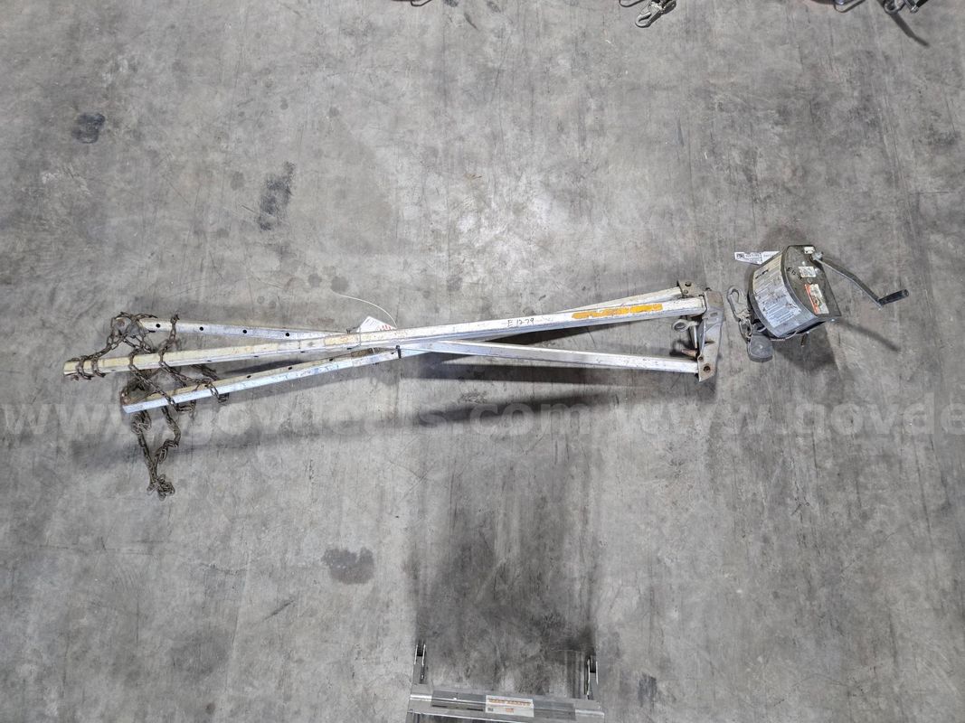 2009 TRIPOD MILLER MANLIFT 7'FT - Confined Space Entry