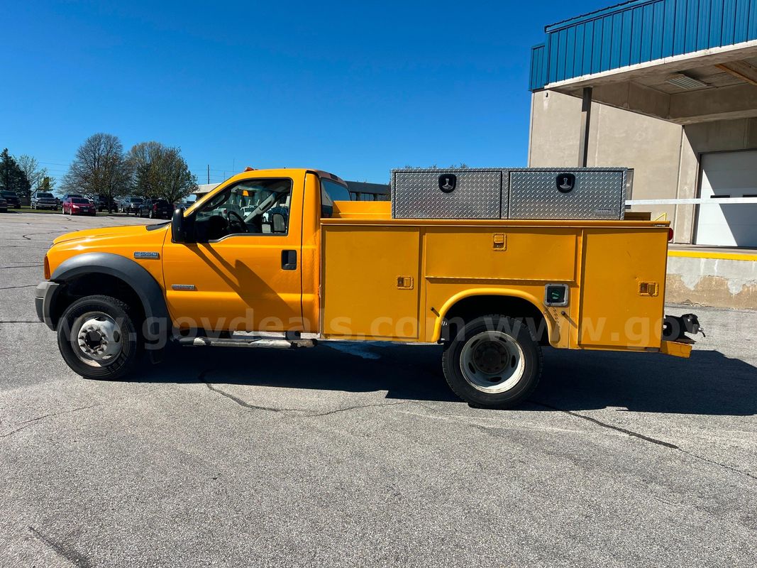 2005 Ford F-550 XL 2WD