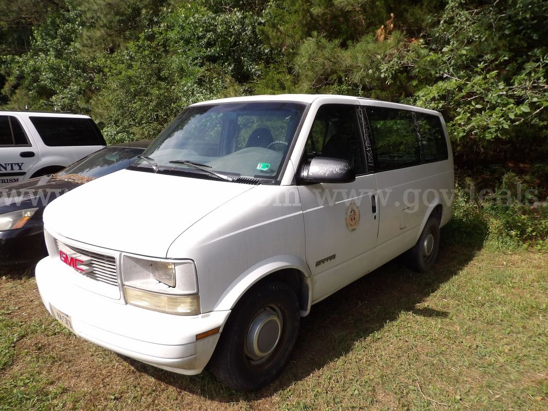 1999 GMC Safari SL Van
