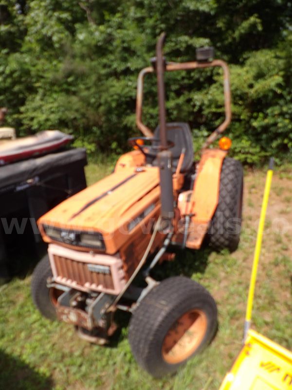 Kubota Tractor B8200