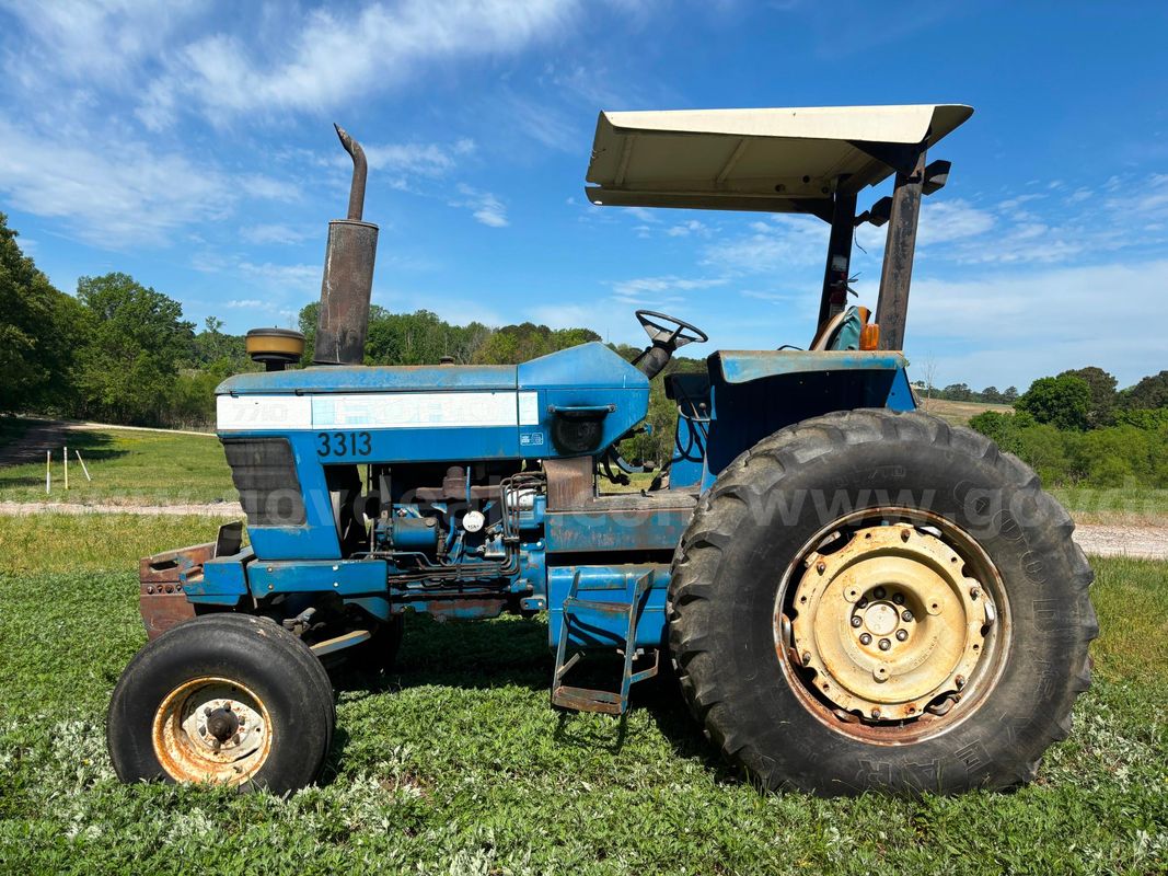 1985 Ford 7710 2WD Tractor