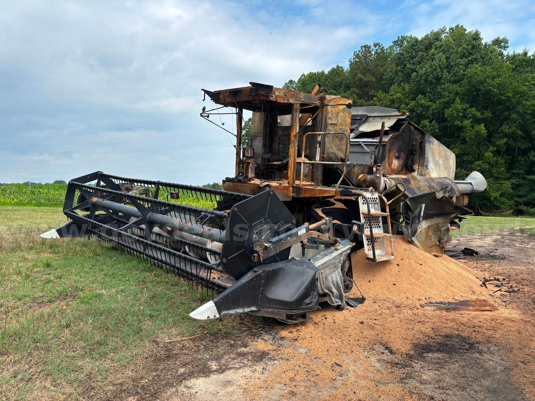 1998 Gleaner R42 Combine