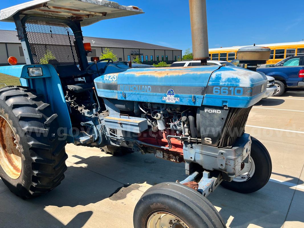 New Holland 6610 Tractor