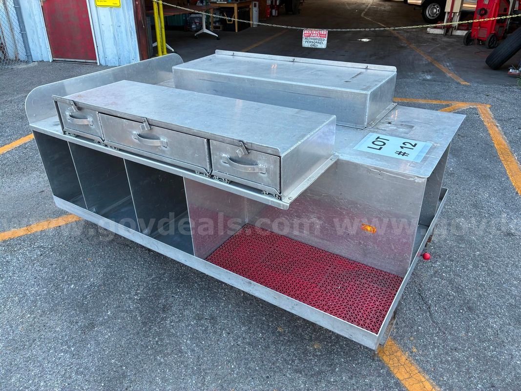 LOT #12 ALUMINUM TRUCK STORAGE BOX FOR PICK-UP TRUCK