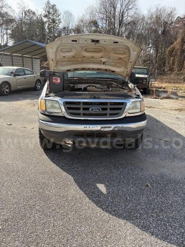 2003 Ford F-150 XL SuperCab Long Bed 4WD