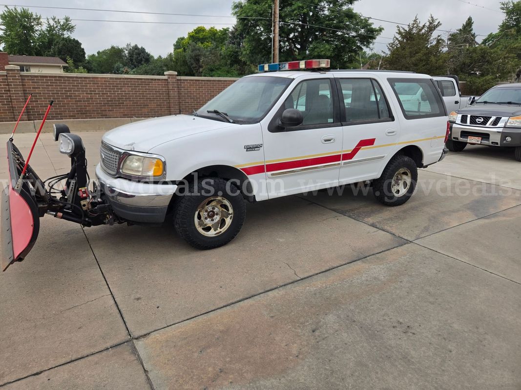 1999 Ford Expedition 4WD with Snow Plow