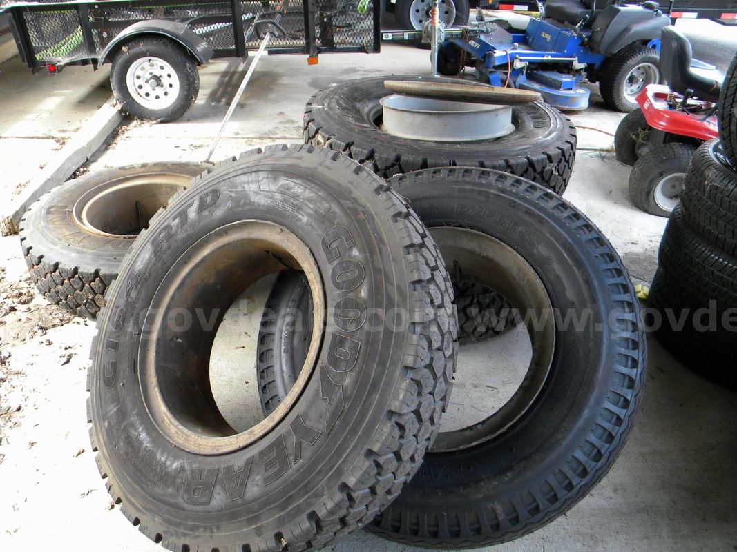7 Heavy Duty 10.00R20 Tires Samson GL274A Goodyear G164 Commercial