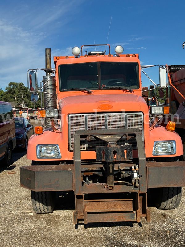 2004 Peterbilt 330