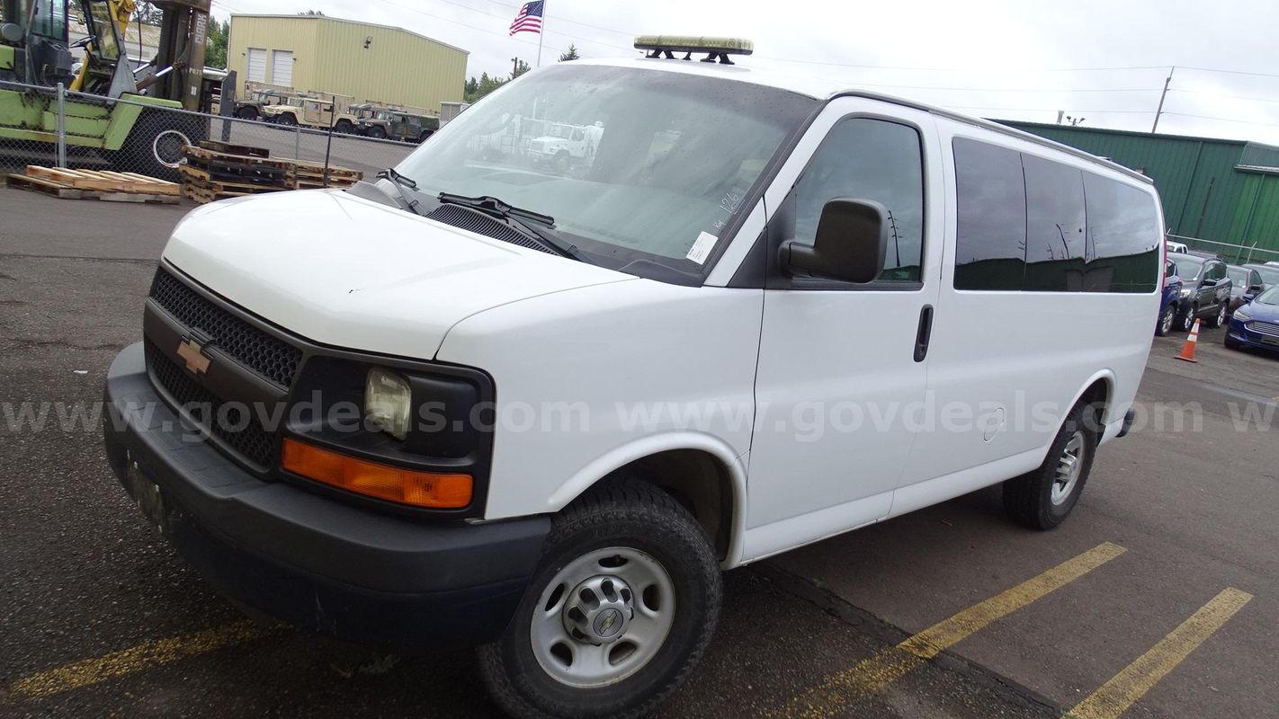 2014 Chevrolet Express 12-Passenger Sports Van